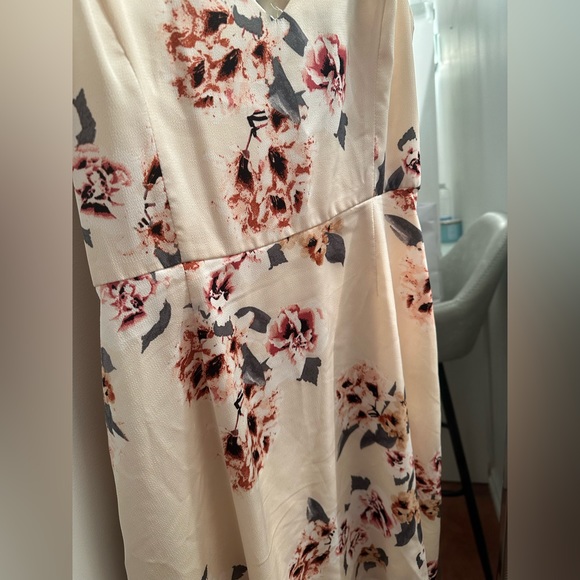 Dynamite Hi-Lo Dress Floral Medium - Picture 2 of 4